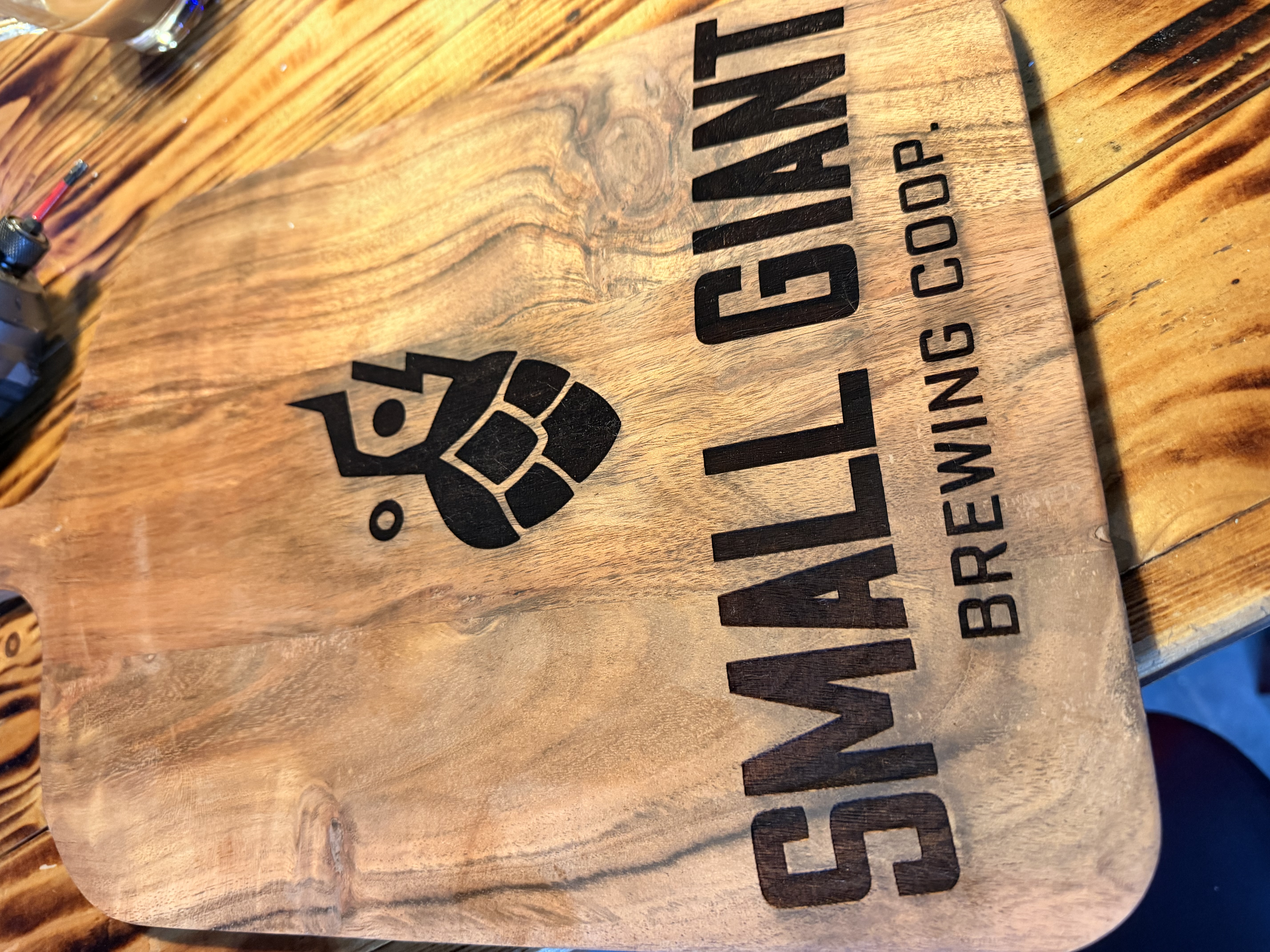 Logo gravure op hout